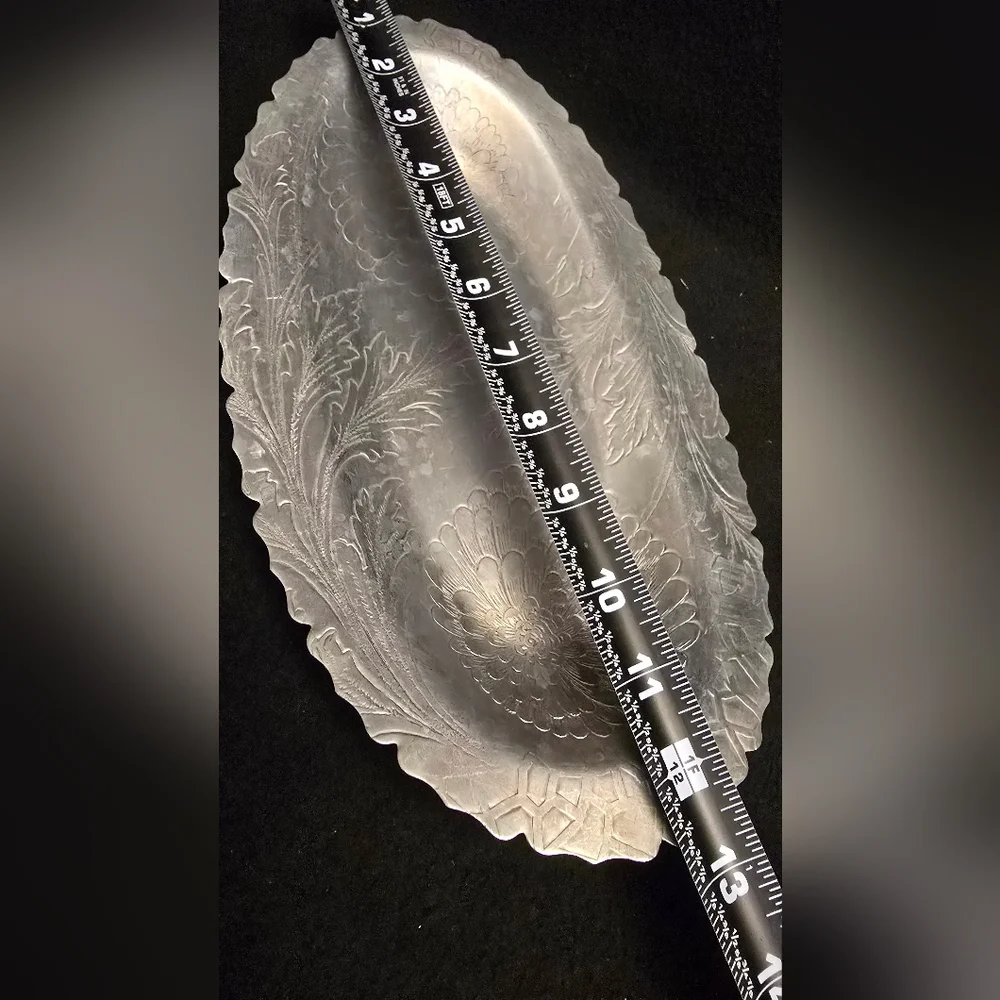 Elegant Silver Hamnered Floral Decorative Tray